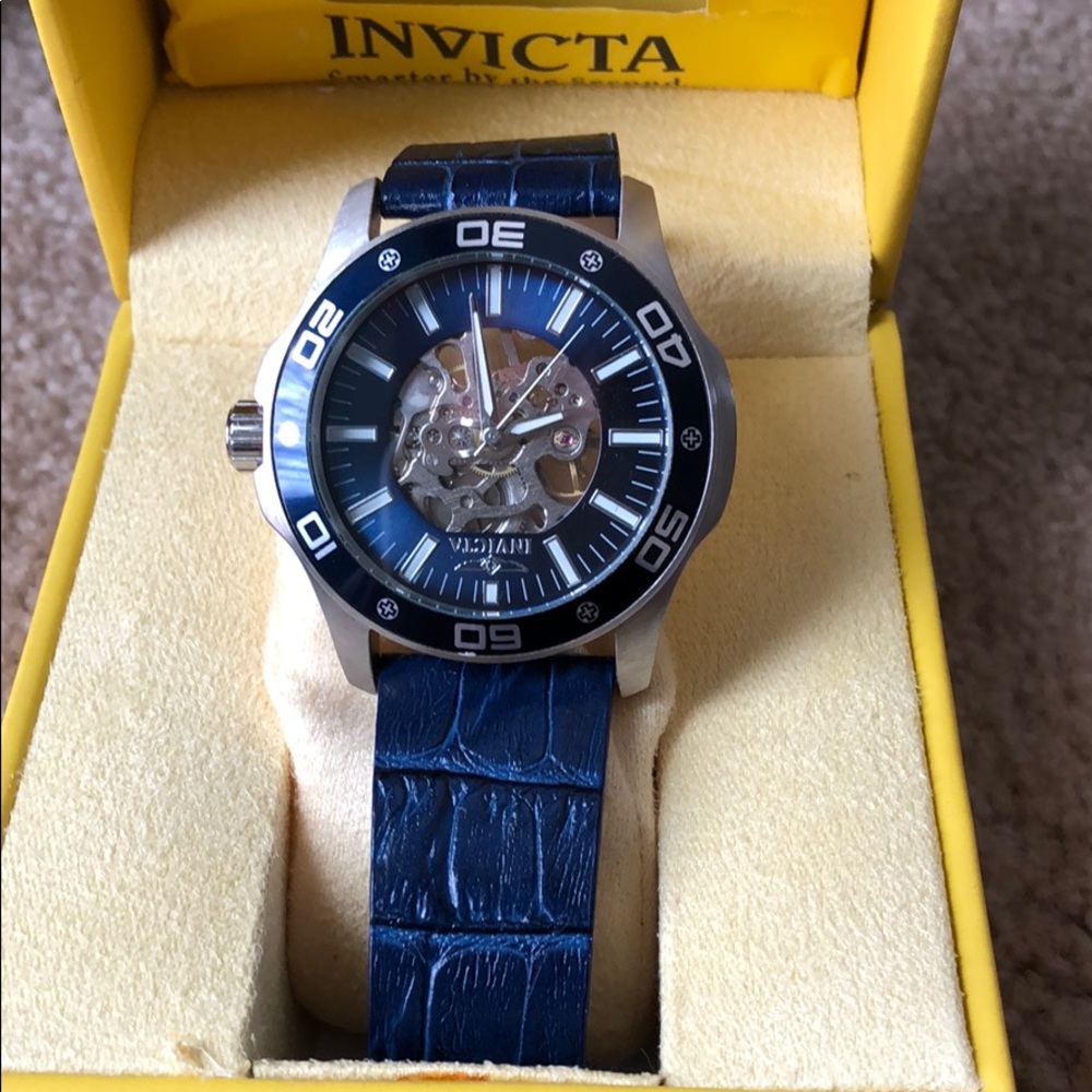 Invicta watch *PLEASE READ DESCRIPTION *